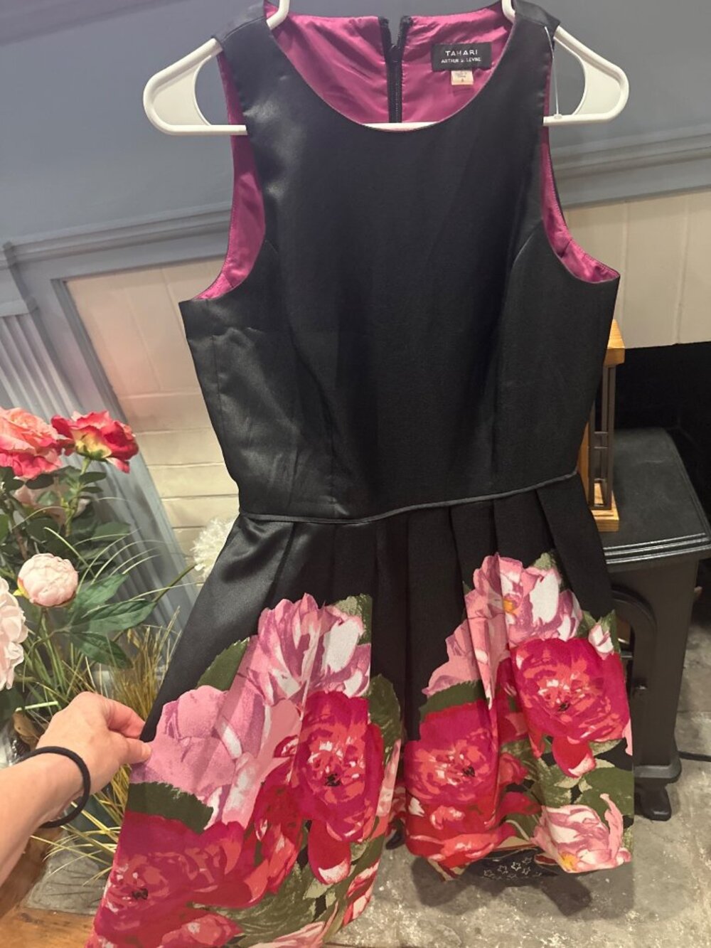Tahari Black pink floral cocktail Dress Sleeveless Size 12